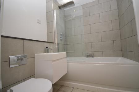 2 bedroom Flat to let in Clock House Gardens, Welwyn, AL6