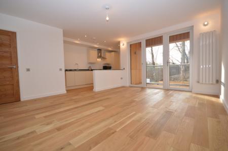 2 bedroom Flat to let in Clock House Gardens, Welwyn, AL6
