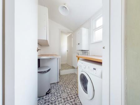 2 bedroom Cottage to let in High Street, Walkern, SG2