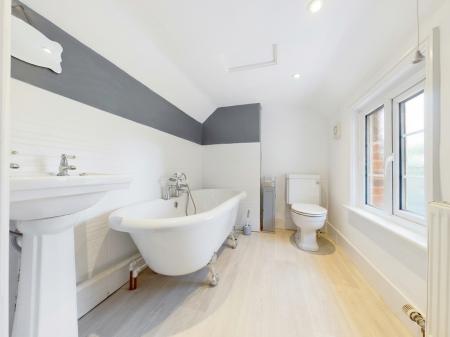 2 bedroom Cottage to let in High Street, Walkern, SG2