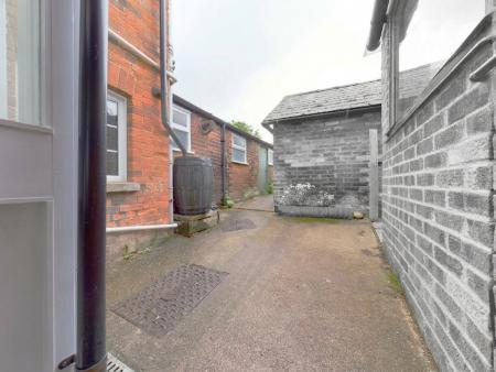 2 bedroom Cottage to let in High Street, Walkern, SG2