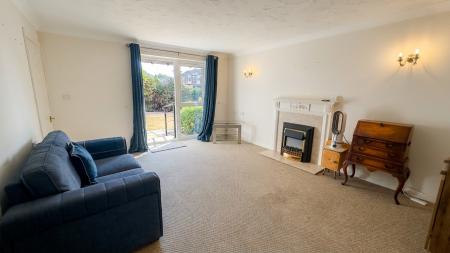 1 bedroom Flat for sale in Pond Court The Ridgeway, Codicote, SG4