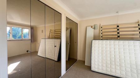 1 bedroom Flat for sale in Pond Court The Ridgeway, Codicote, SG4