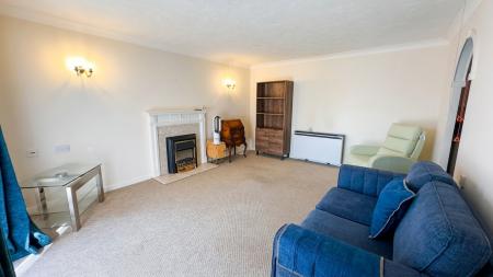 1 bedroom Flat for sale in Pond Court The Ridgeway, Codicote, SG4