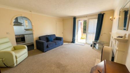 1 bedroom Flat for sale in Pond Court The Ridgeway, Codicote, SG4