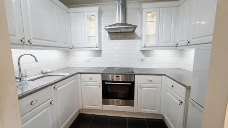 1 bedroom Flat for sale in Pond Court The Ridgeway, Codicote, SG4