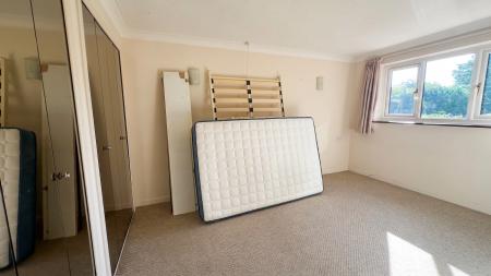 1 bedroom Flat for sale in Pond Court The Ridgeway, Codicote, SG4