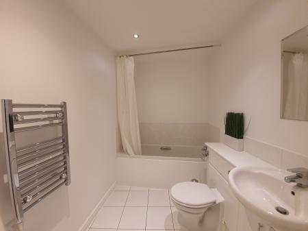 2 bedroom Flat to let in The Blenheim Centre, Hounslow, TW3