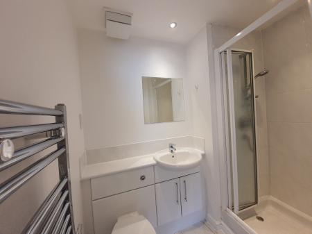 2 bedroom Flat to let in The Blenheim Centre, Hounslow, TW3