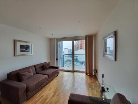 2 bedroom Flat to let in The Blenheim Centre, Hounslow, TW3
