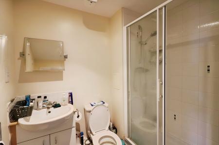 2 bedroom Flat to let in Clarkson Court, Hatfield, AL10