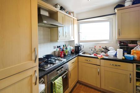 2 bedroom Flat to let in Clarkson Court, Hatfield, AL10