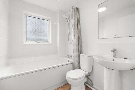 2 bedroom Terraced House for sale in Walnut Tree Close, Stevenage, SG2