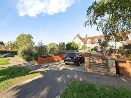 3 bedroom Terraced House to let in Ridge Road, Letchworth, SG6