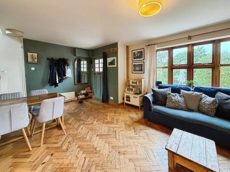 3 bedroom Terraced House to let in Ridge Road, Letchworth, SG6