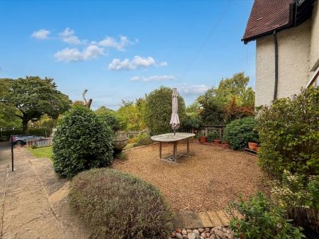 3 bedroom Terraced House to let in Ridge Road, Letchworth, SG6