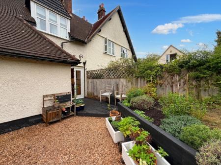 3 bedroom Terraced House to let in Ridge Road, Letchworth, SG6