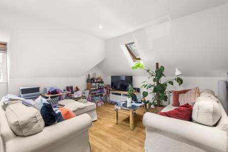 2 bedroom Flat for sale in Church Street, Welwyn, AL6