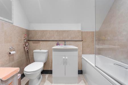 2 bedroom Flat for sale in Church Street, Welwyn, AL6