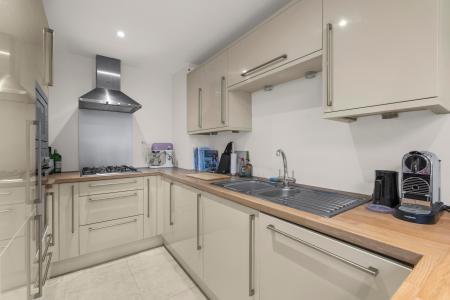 2 bedroom Flat for sale in Church Street, Welwyn, AL6