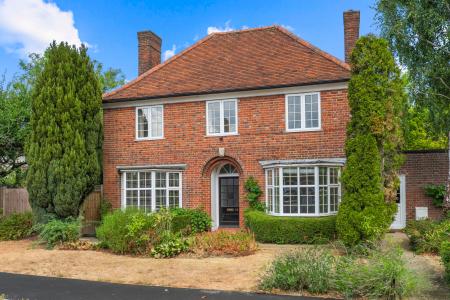 4 bedroom Detached house for sale in Attimore Road, Welwyn Garden City, AL8