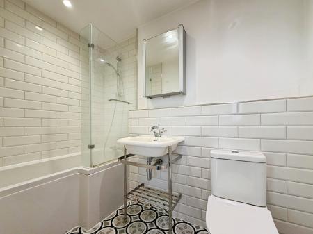 2 bedroom Flat to let in Broadwater Rd, Welwyn Garden City, AL7