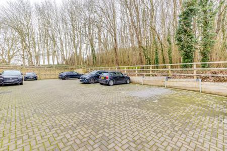 2 bedroom Flat for sale in Codicote Road, Welwyn, AL6