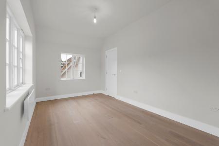 2 bedroom Flat for sale in Codicote Road, Welwyn, AL6