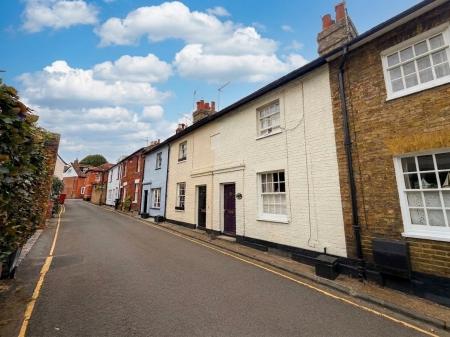 2 bedroom Terraced House to let in Mill Lane, Welwyn, AL6