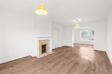 3 bedroom Terraced House for sale in Edgeworth Close, Stevenage, SG2