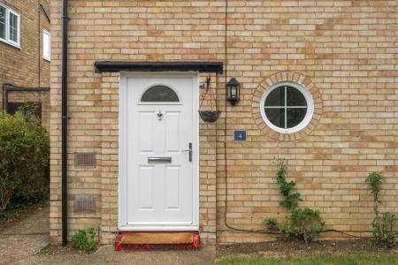 4 bedroom Semi-detached house for sale in West Mead, Welwyn Garden City, AL7