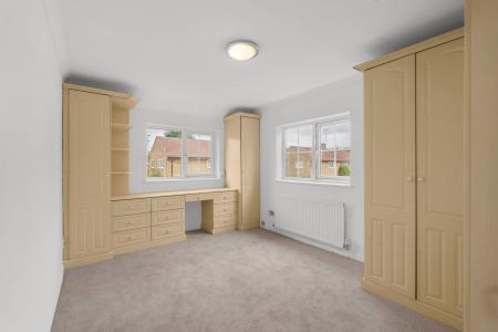 4 bedroom Semi-detached house for sale in West Mead, Welwyn Garden City, AL7