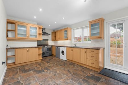 4 bedroom Semi-detached house for sale in West Mead, Welwyn Garden City, AL7