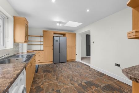 4 bedroom Semi-detached house for sale in West Mead, Welwyn Garden City, AL7