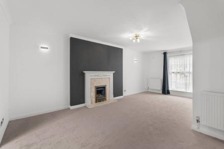 4 bedroom Semi-detached house for sale in West Mead, Welwyn Garden City, AL7