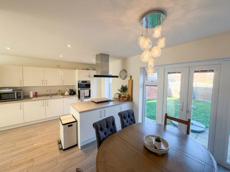 4 bedroom Detached house to let in Repton Drive, Hanslope, Milton Keynes, MK19