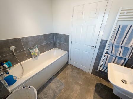 4 bedroom Detached house to let in Repton Drive, Hanslope, Milton Keynes, MK19