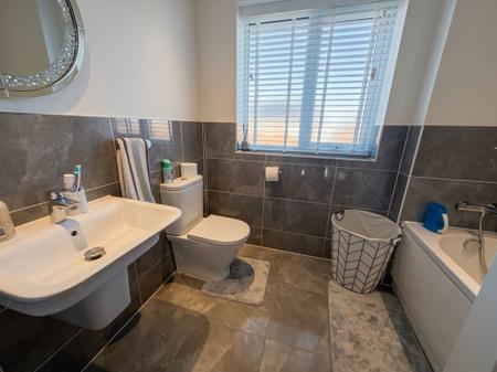 4 bedroom Detached house to let in Repton Drive, Hanslope, Milton Keynes, MK19