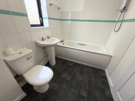2 bedroom Flat to let in Bridge Street, New Bradwell, Milton Keynes, MK13
