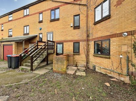 2 bedroom Flat to let in Bridge Street, New Bradwell, Milton Keynes, MK13
