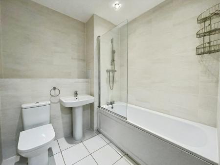 2 bedroom Flat to let in Columbia Place, Campbell Park, Milton Keynes, MK9