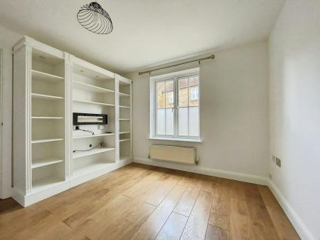 5 bedroom Detached house to let in Crawford Way, Milton Keynes, MK4