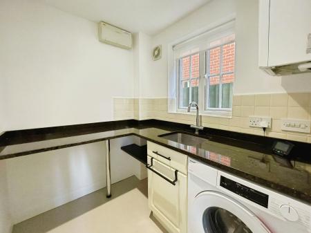 5 bedroom Detached house to let in Crawford Way, Milton Keynes, MK4