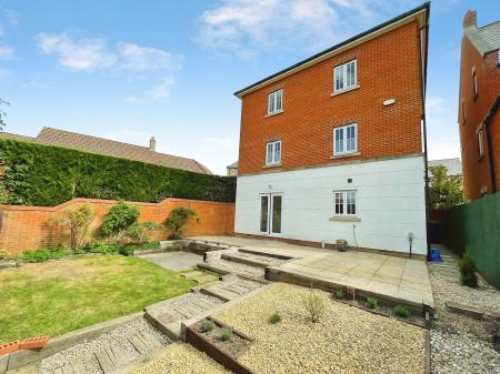 5 bedroom Detached house to let in Crawford Way, Milton Keynes, MK4