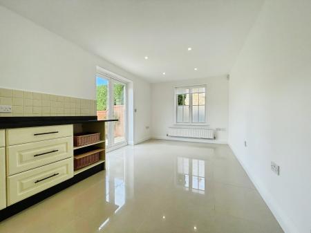 5 bedroom Detached house to let in Crawford Way, Milton Keynes, MK4