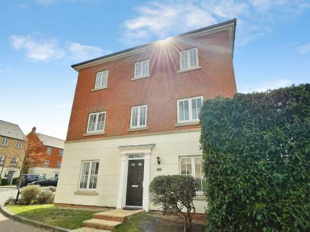 5 bedroom Detached house to let in Crawford Way, Milton Keynes, MK4