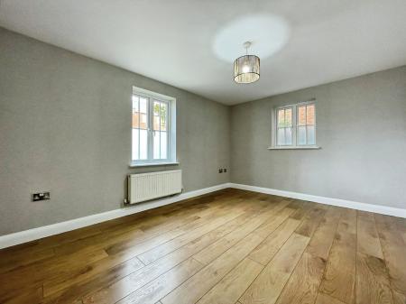 5 bedroom Detached house to let in Crawford Way, Milton Keynes, MK4