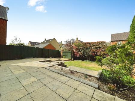 5 bedroom Detached house to let in Crawford Way, Milton Keynes, MK4