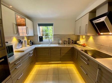 3 bedroom Semi-detached house to let in Smeaton Close, Milton Keynes, MK14