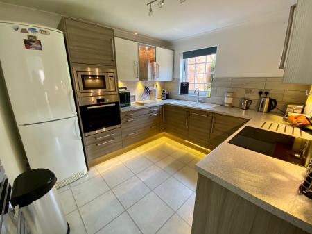 3 bedroom Semi-detached house to let in Smeaton Close, Milton Keynes, MK14